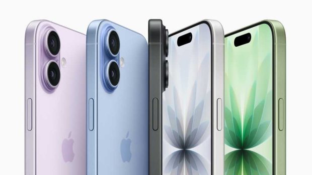 apple-iphone-17-color-lineup-250909-large-620x349-1 مقایسه آیفون ۱۷ با گلکسی اس ۲۵