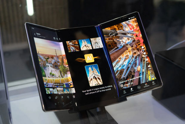 samsung-tri-fold-phone-2 تاریخ عرضه گوشی تاشو سه تکه سامسونگ