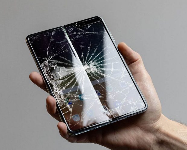 samsung-glaxy-fold-dubai-620x496-1 خرید آيفون فولد